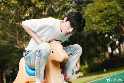 蔡徐坤娱乐吃瓜图片大全